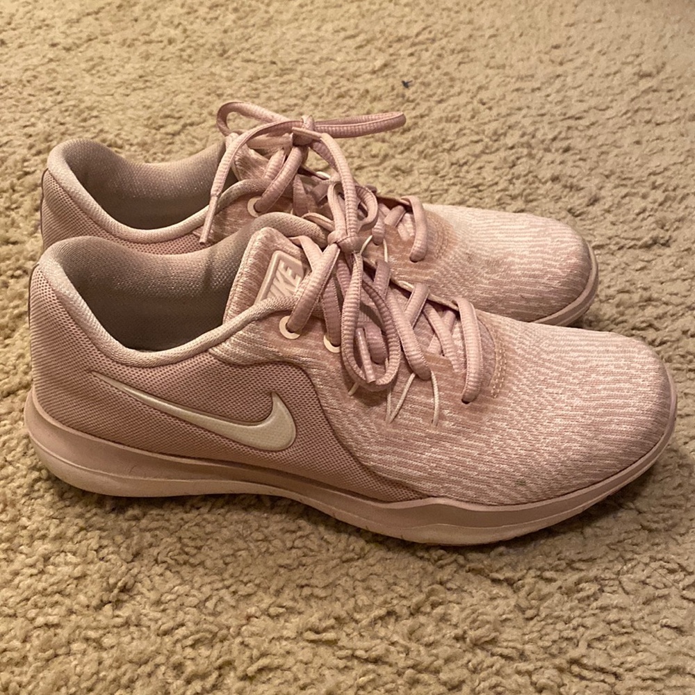 Pink Nike flex supreme tr6 training show